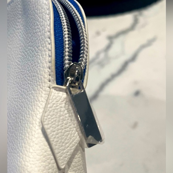 NWT ZO Cosmetic bag, vegan leather, white w/blue lining, 7 ¾” x 6” - Picture 5 of 6